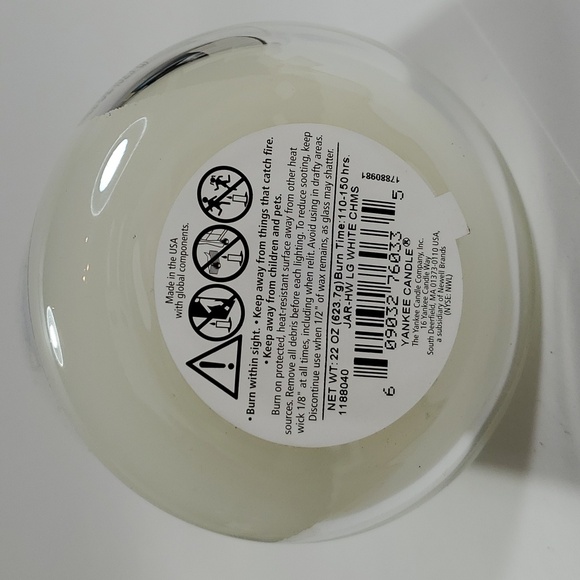 Yankee Candle "White Christmas" Jar Candle - Picture 3 of 3